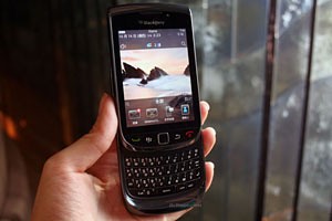 Touch 芒與 QWERTY 鍵盤兼備：黑莓 Torch 首用 BlackBerry 6 平台
