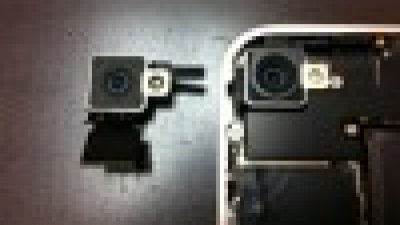 白色 iPhone 4 鏡頭及距離感應器與黑色版不同