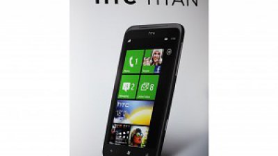 HTC Titan 4.7 吋巨大屏幕突襲香港 決戰 Nokia Lumia 800