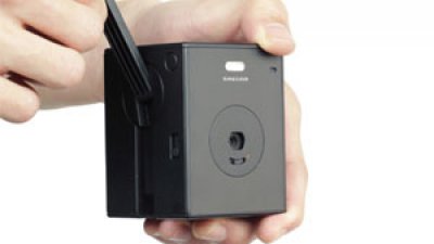 日本新品 人手發電之環保相機?