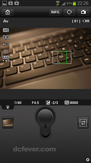 手機上的 Live View 拍攝介面同樣提供多種拍攝操控。