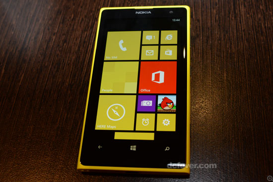 Nokia Lumia 1020 機身外形像 Lumia 920
