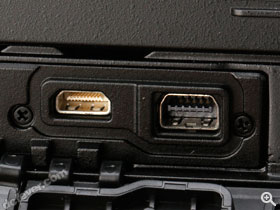 USB A/V Out 和 HDMI 插口。
