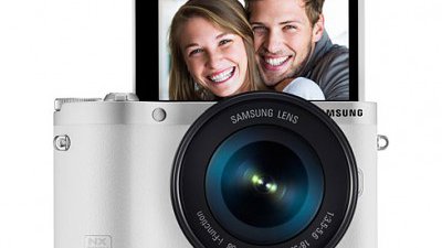 Samsung 推出 NX300M：180 度反芒升級 