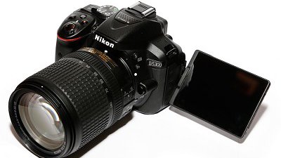 Nikon D5300：刪減低通，Wi-Fi、GPS 導入