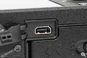 機或設有 mini HDMI 輸出。