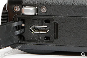 支援 micro USB 充電。