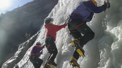結冰瀑布向上爬！Kenji 北京桃源仙谷攀冰之旅影像小記