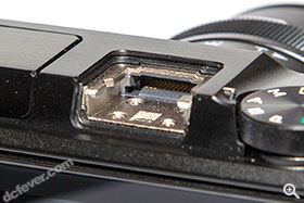 機頂並非採用一般的 Hot Shoe，而是 Nikon 1 專用多功能插口。