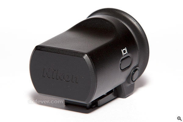 跟上一代 V2 不同，V3 不設內置 EVF，要用上外置的 DF-N1000 電子觀景器。