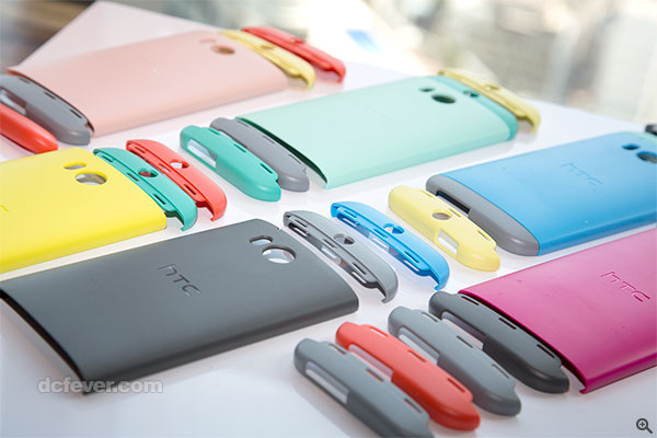 為 HTC One (M8) 推出的原廠多色保護殼。 
