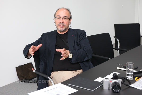 主席 Dr. Andreas Kaufmann 透露了未來 Leica 的發展，而桌上正正就是剛推出了不久的 Leica T。
