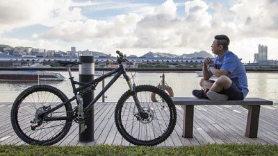 愛拍攝運動，因為更愛運動－資深商業攝影師關啟榮