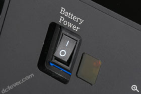 內置電池有獨立開關，加強安全性。