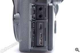 除了提供 Mic In 收音咪插孔外，NX1 亦加入同級無反機鮮有的耳機插孔，讓用家在拍片收音時可實時鑑聽。