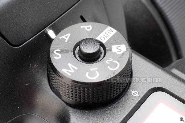 模式轉盤中間加入鎖定按鈕，慎防用家誤撥，相當貼心。