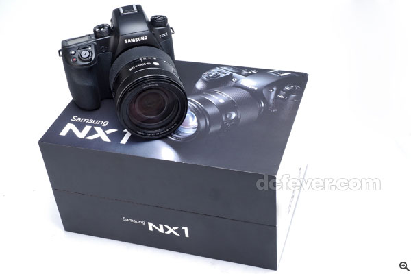 機身連 16-50mm f/2.8 鏡頭的套裝用上錦盒設計。