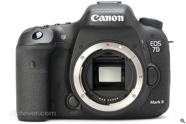 相機對應 EF 及 EF-S 鏡頭。