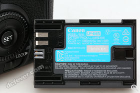 配合新機，Canon 亦同時推出了新電 LP-E6N，容量由 1800mAh 略為加至 1865mAh。