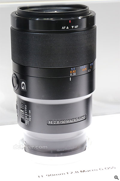 這支 FE 90mm F2.8 Macro G OSS 是首支 FE 微距鏡頭。大家可以留意鏡頭的對焦環亦充當一個 AF/MF 離合器，跟 Tokina AT-X 11-20 PRO DX、Olympus M.Zuiko Digital ED 12-40mm f/2.8 PRO 等相似。