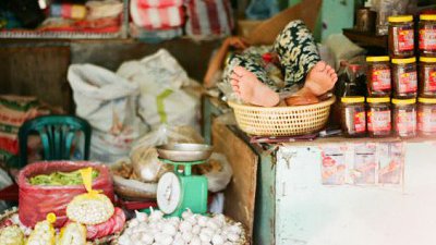 【Fever 達人】Film photographs of Han Market, Vietnam, by Ryann Chan