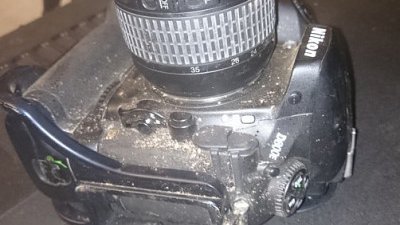 Nikon D800E 遇 110km/h 車禍後竟可運作！