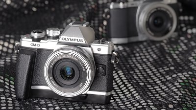 Olympus E-M10 II 鏡頭鎖銷出事！官方表示港版機無問題！
