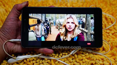 編輯 Tony：「6.8 吋私人影院級平板手機」Lenovo Phab Plus 測試
