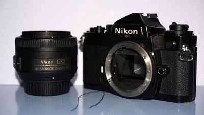 一條鐵線撻著 Nikon 機械相機和 G 鏡！