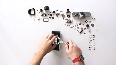 巧手拆解舊相機︰銅圈、螺絲化身藝術品