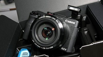 Canon 大光圈高倍 1 吋 Prosumer 或研發中
