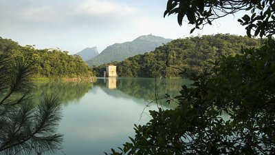 【攝光寫影專欄】野性背後的文靜 ── 石梨貝水塘