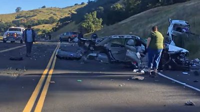 美國加州恐怖車禍，Chevrolet 車仔慘成豆腐被劏開一半！