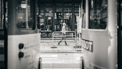 【Alex...Ngan 專欄】Street Photography / 西環的地與海