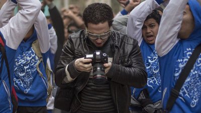 【埃及獨裁？】用鏡頭紀錄動盪政局，攝影師被判入獄 15 年