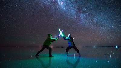 攝影師 Dominic 「天空之鏡」揮動「激光劍」，製作創意「星戰比劍」影像作品