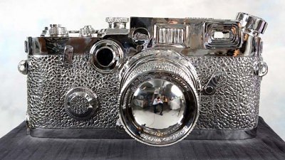 由不銹鋼製成，四不像「假 Leica 相機」售價竟高達 $78 萬！