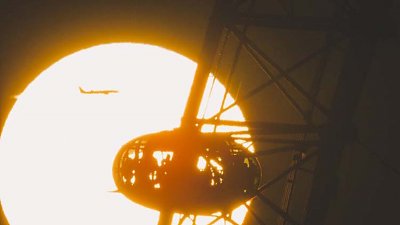 英國攝影師 Luke Miller 用 2520mm 特長焦「鏡頭」，拍攝倫敦超大型太陽月亮影片