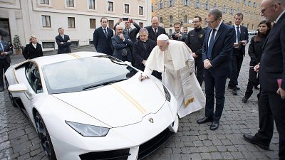 為善最樂：Lamborghini Huracan LP 580-2 教宗特別版 680 萬港元賣出