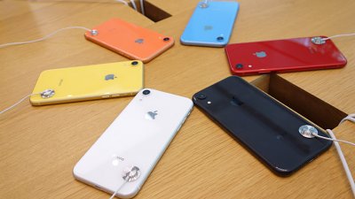 【實機齊拍】iPhone XR 首賣日實況！6 色命運有點不同