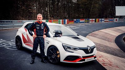 Renault Megane R.S. Trophy-R 再創最快頭驅車紀錄！