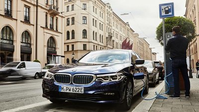 純電最大行駛距離 57 公里：新版 BMW 530e