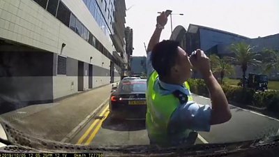 【有片】香港機場保安變身「撞車黨」誣揑司機　網民：好彩有 CAM！