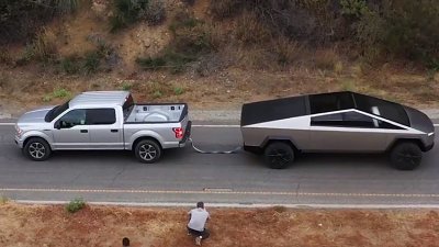【有片】Tesla CEO 貼出 Cypertruck 完勝影片惹 Ford 高層不滿：「要再比一次！」