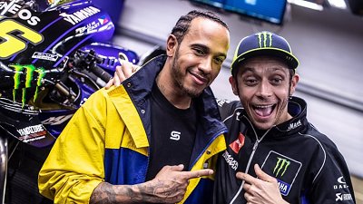 【MotoGP Vs. F1】Rossi、Hamilton 兩大車王竟要「換車挑戰」？今日稍後揭盅！