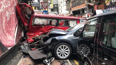 【有片】電車意外頻生！棉登徑高速直撞兩貨車　網民促辦電車駕駛課程