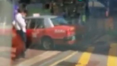 【馬路的事】的士直剷銅鑼灣行人路嚇呆市民　網民：大驚小怪！