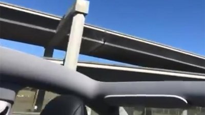 【有片】Tesla Model Y 高速公路「飛頂」　車主 Twitter 開 Po 示不滿
