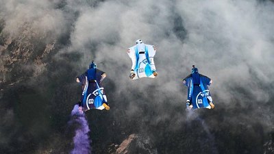 【BMW #NEXTGen 2020】BMW 研發電能滑翔服　可承受時速 300 公里