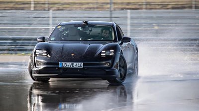 【有片】Porsche Taycan 連續「甩尾」42 公里　破世界紀錄！
